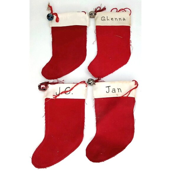 Mid Century Modern Christmas Stocking Set Of 4 Miniatures Red & White Felt 1950s - Picture 1 of 7